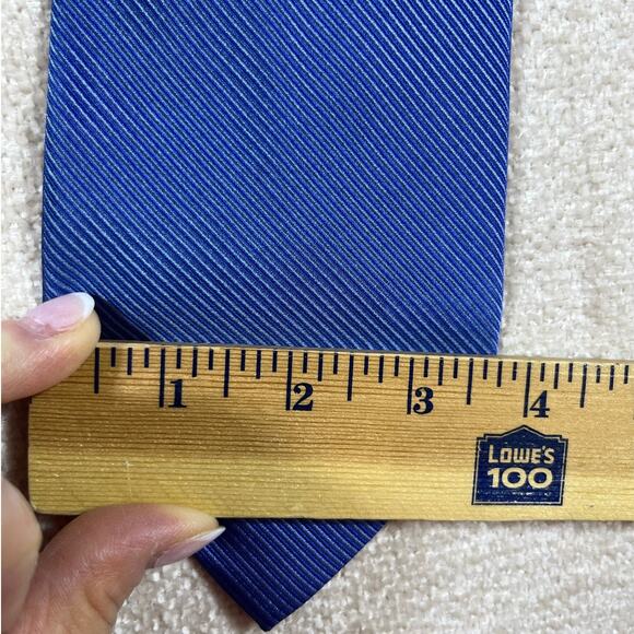 Gucci Men’s Blue Striped 100% Silk Necktie 59″ × 3.75″ Luxury Tie Italian Silk - Picture 8 of 9